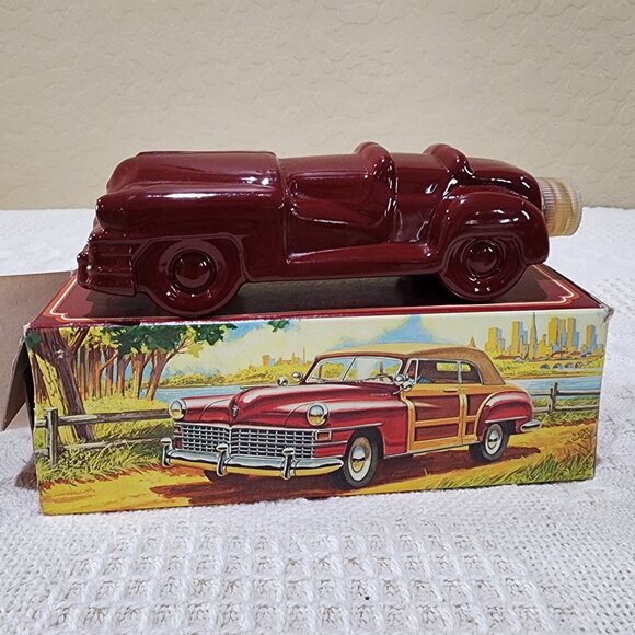 Vintage Avon 1948 CHRYSLER TOWN N COUNTRY Glass Car Bottle Full in Box - Picture 1 of 9